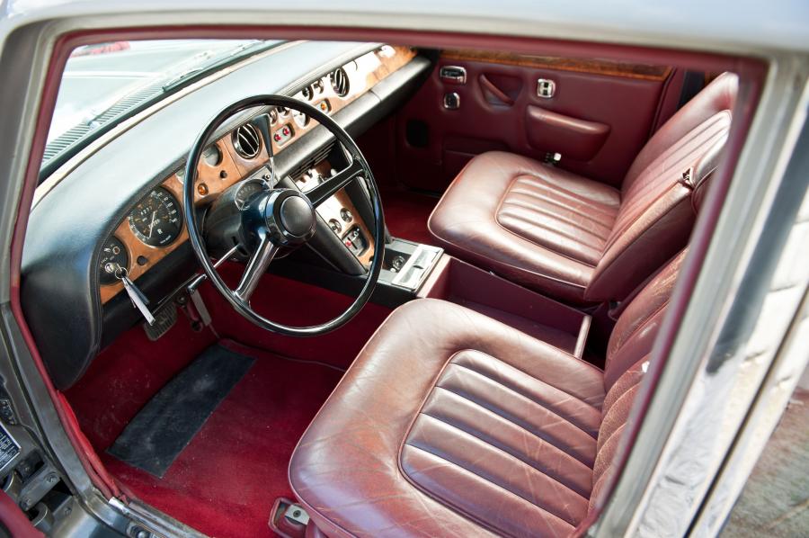  Rolls-Royce Silver Shadow Sedan 1971 года  (фото 15 из 17)
